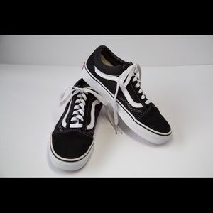 Woman Vans black in size 7